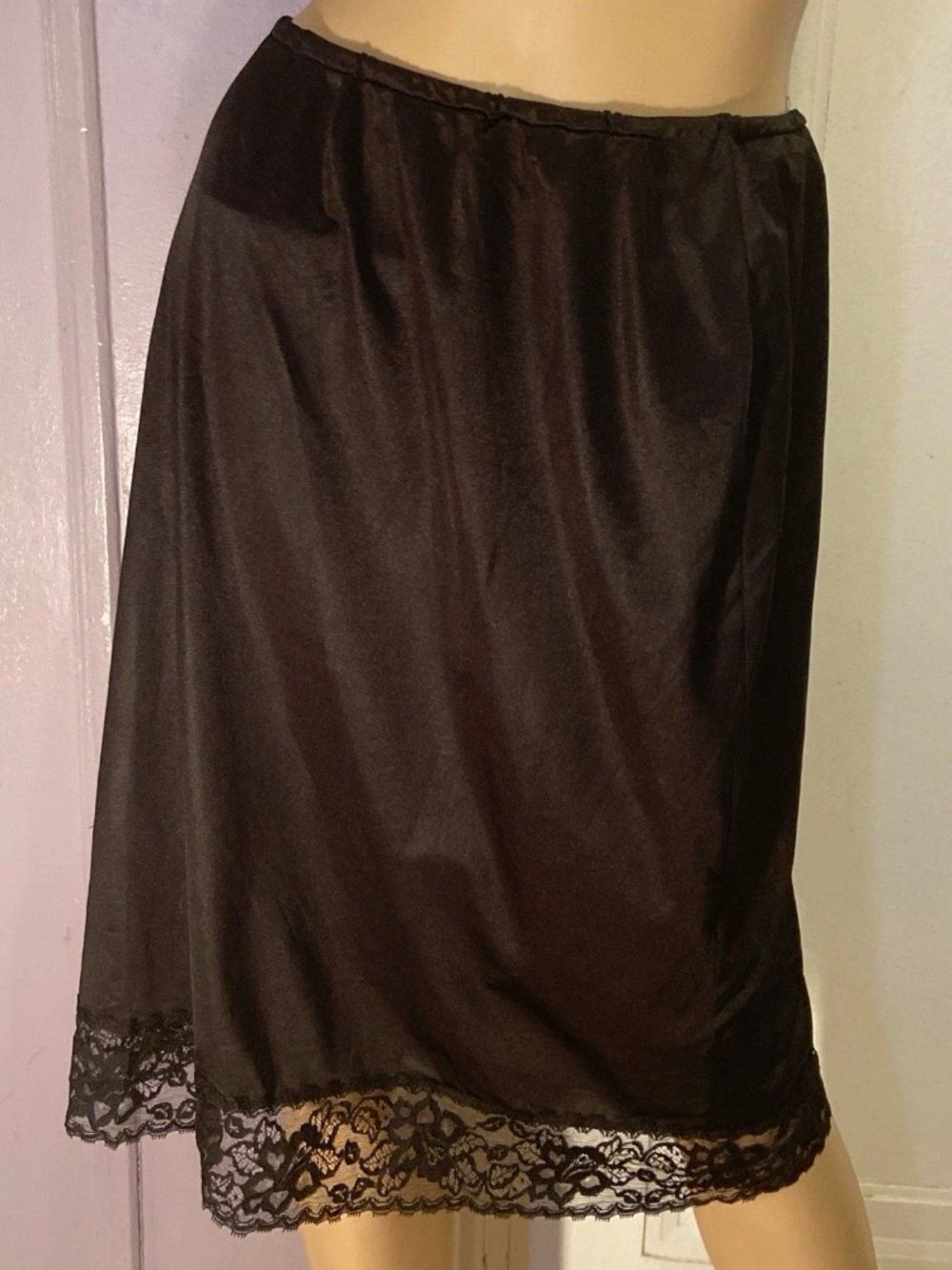 Vintage VAN RAALTE Classic Black Lace-Hem Half Slip M